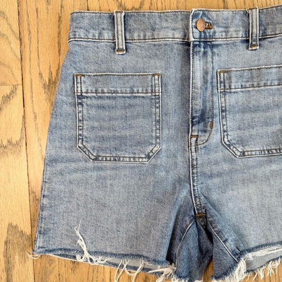 Madewell Women’s High Rise Patch Pockets Frayed Hem Denim Shorts Size 27 - Picture 2 of 8